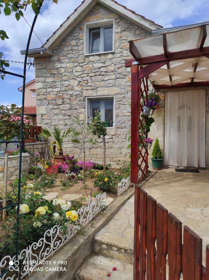 Villa Kuca Za Odmor Delfina à Slivnica Extérieur photo