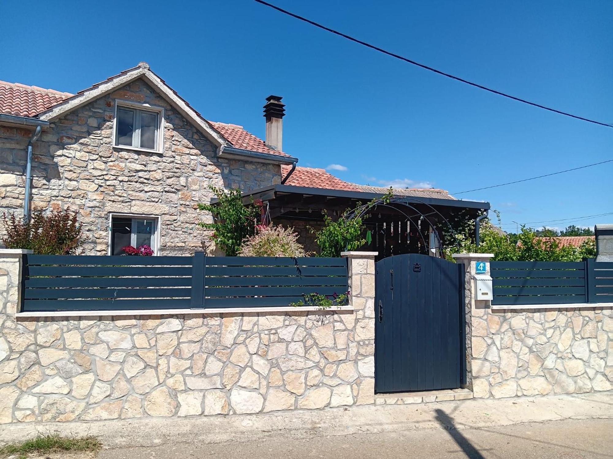 Villa Kuca Za Odmor Delfina à Slivnica Extérieur photo